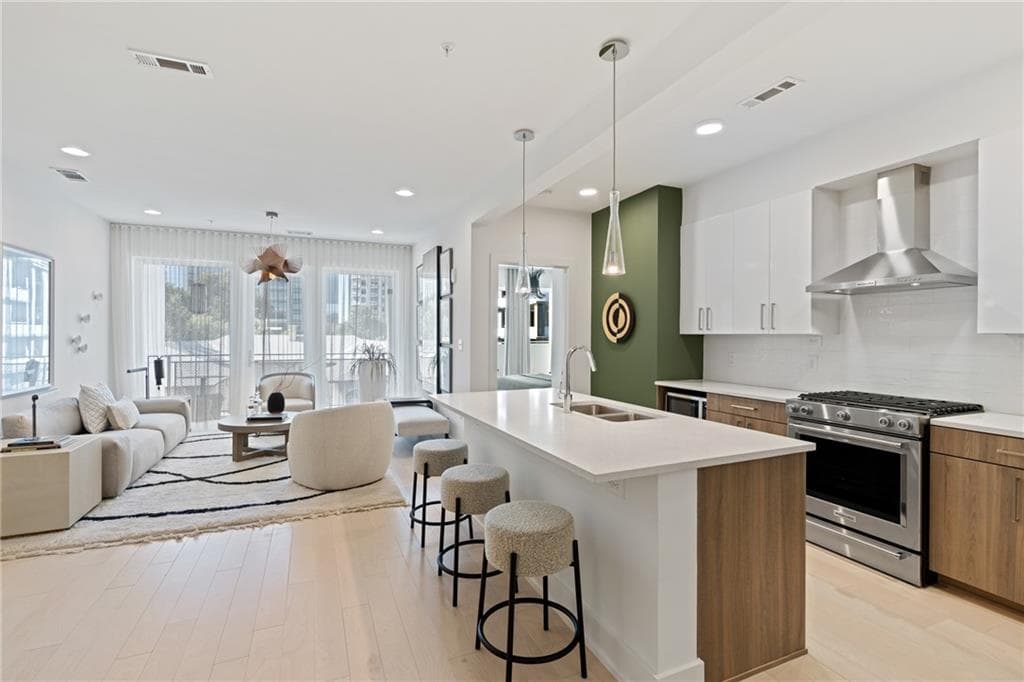 2 bedroom, 2 bathroom, 1,345 sq ft condominium for sale at 775 Juniper Street 227, Atlanta, GA 30308 — photo 2