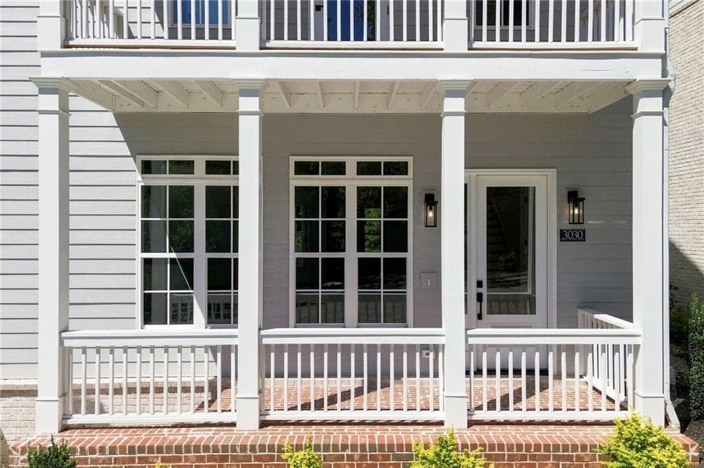 3 bedroom, 4 bathroom, 3,033 sq ft single family residence for sale at 3030 Kara Court, Roswell, GA 30076 — photo 3