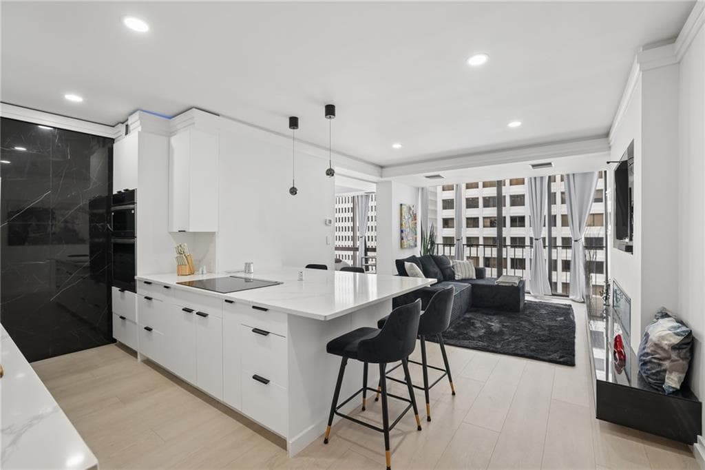 1 bedroom, 1 bathroom, 706 sq ft condominium for sale at 145 15th Street 1424, Atlanta, GA 30309 — photo 1 of 32