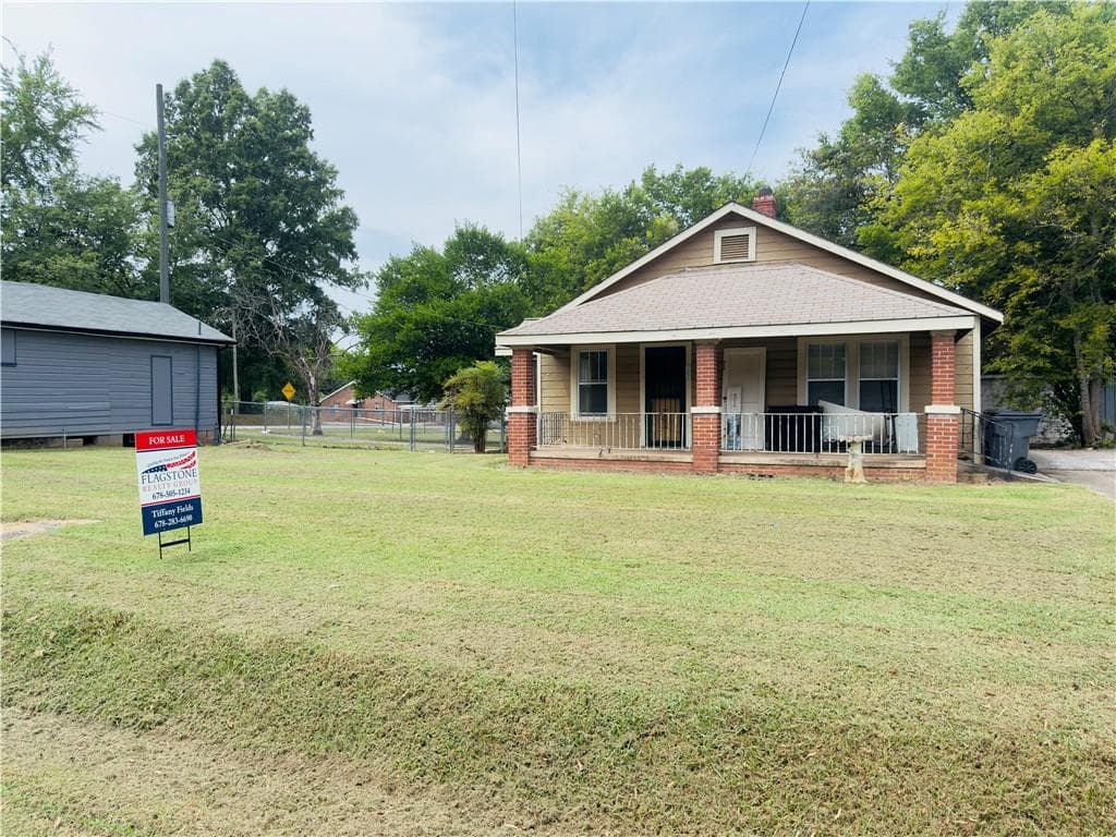 2 bedroom, 1 bathroom, 1,328 sq ft single family residence under contract at 1116 Brooks Street, Cedartown, GA 30125