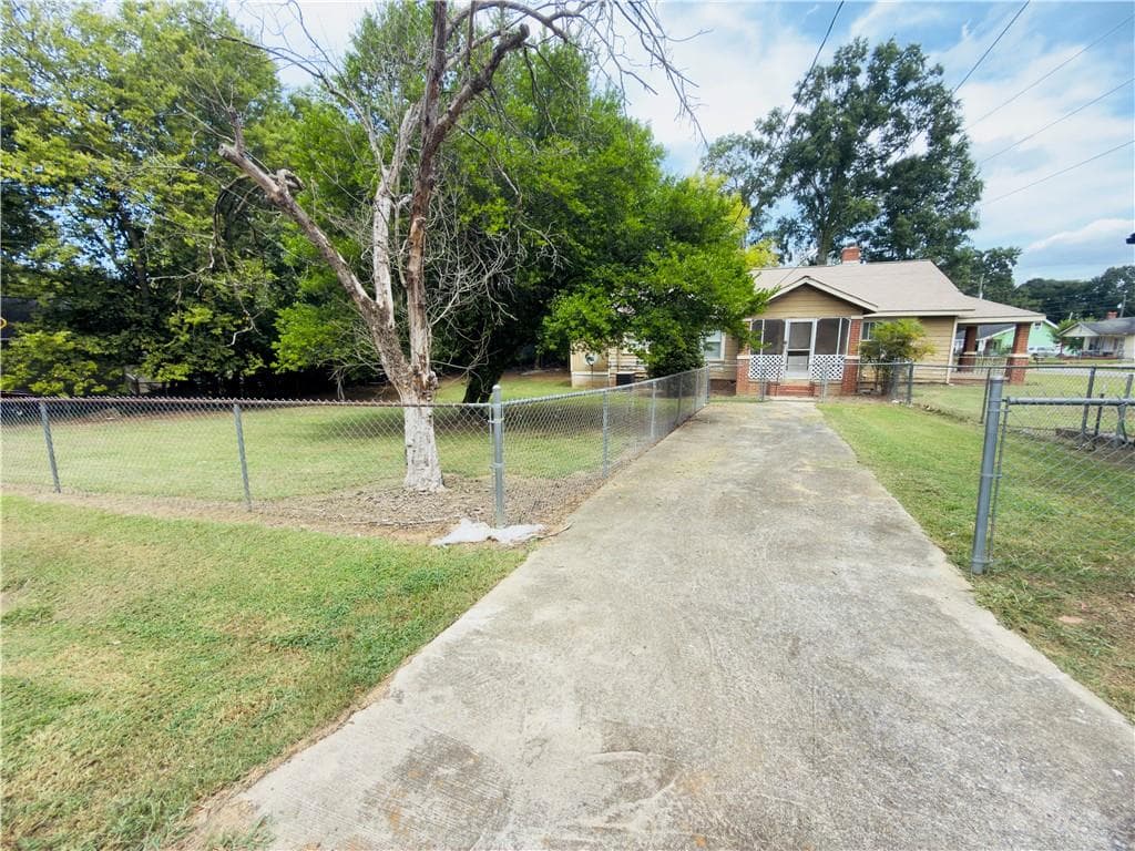 2 bedroom, 1 bathroom, 1,328 sq ft single family residence under contract at 1116 Brooks Street, Cedartown, GA 30125 — photo 2