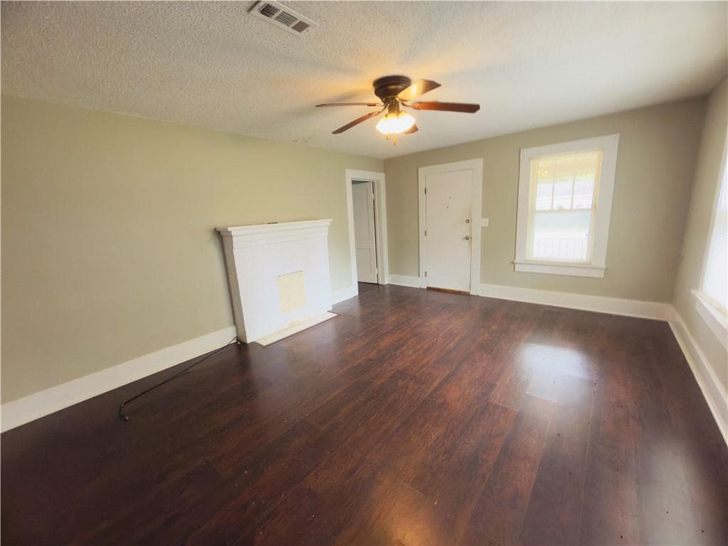 2 bedroom, 1 bathroom, 1,328 sq ft single family residence under contract at 1116 Brooks Street, Cedartown, GA 30125 — photo 4