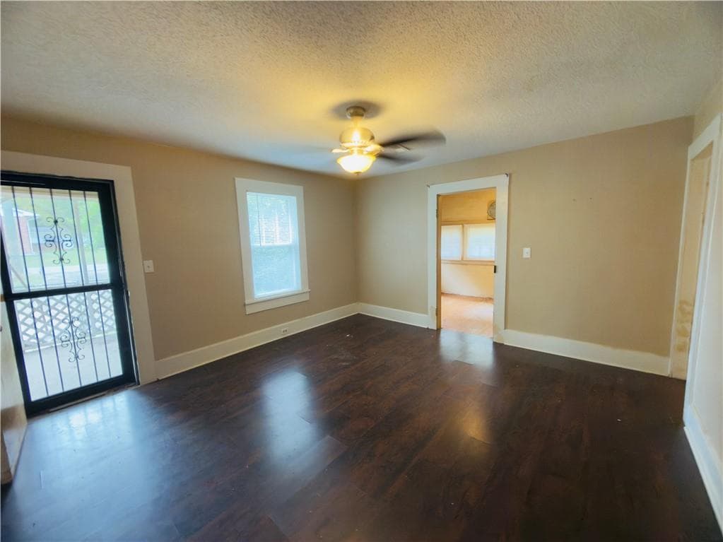 2 bedroom, 1 bathroom, 1,328 sq ft single family residence under contract at 1116 Brooks Street, Cedartown, GA 30125 — photo 5