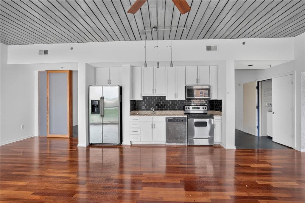 2 bedroom, 2 bathroom, 1,228 sq ft condominium for rent at 620 Glen Iris Drive 508, Atlanta, GA 30308 for $2,695 a month — photo 9