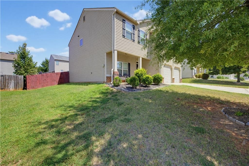 4 bedroom, 3 bathroom, 2,276 sq ft single family residence for sale at 346 Lamont Lane, Hampton, GA 30228 — photo 3
