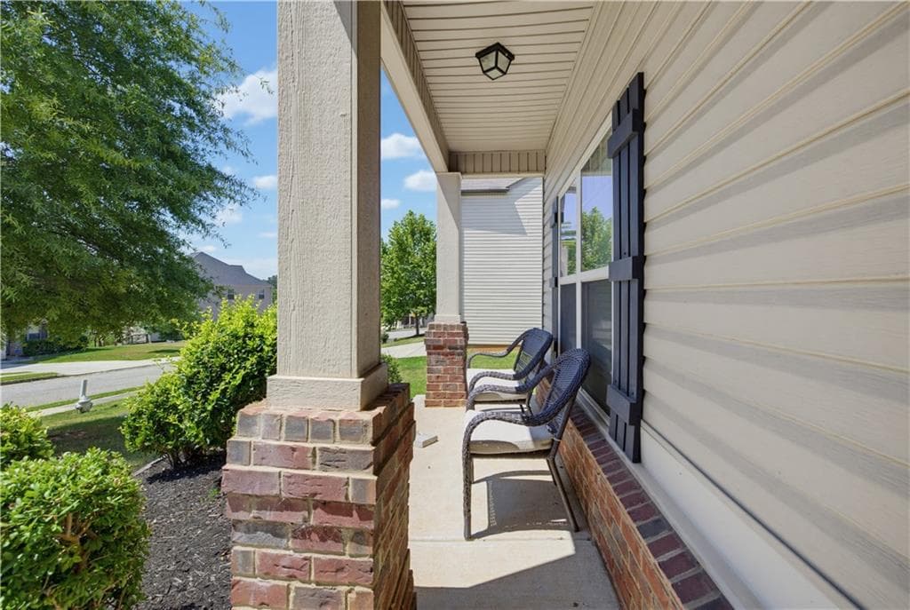 4 bedroom, 3 bathroom, 2,276 sq ft single family residence for sale at 346 Lamont Lane, Hampton, GA 30228 — photo 4