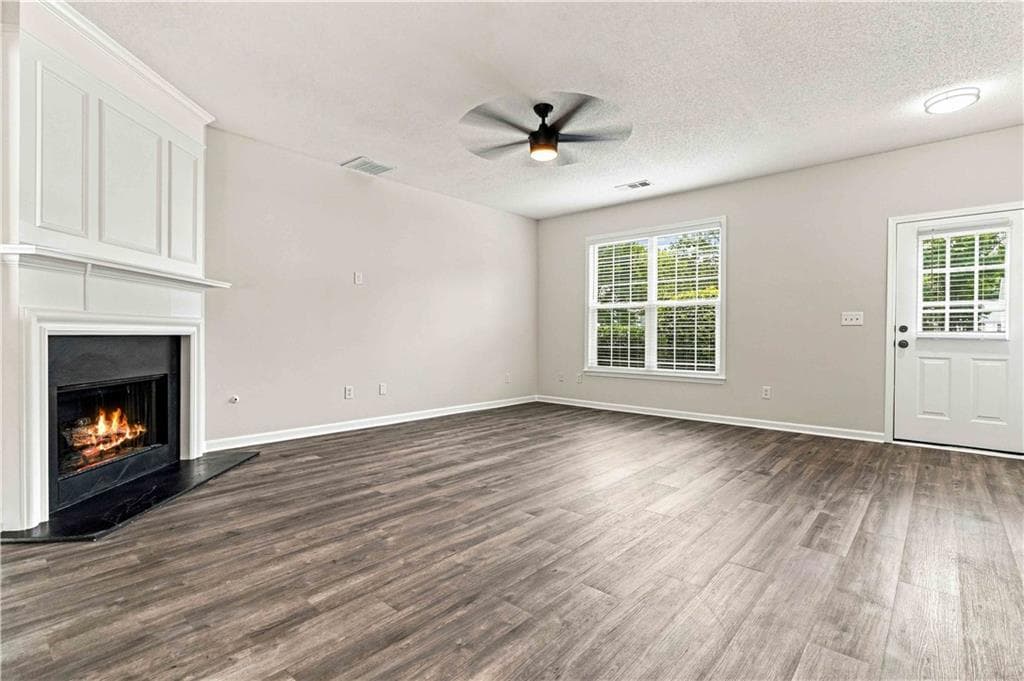 3 bedroom, 3 bathroom, 1,428 sq ft condominium under contract at 5510 Reps Trace, Norcross, GA 30071 — photo 4