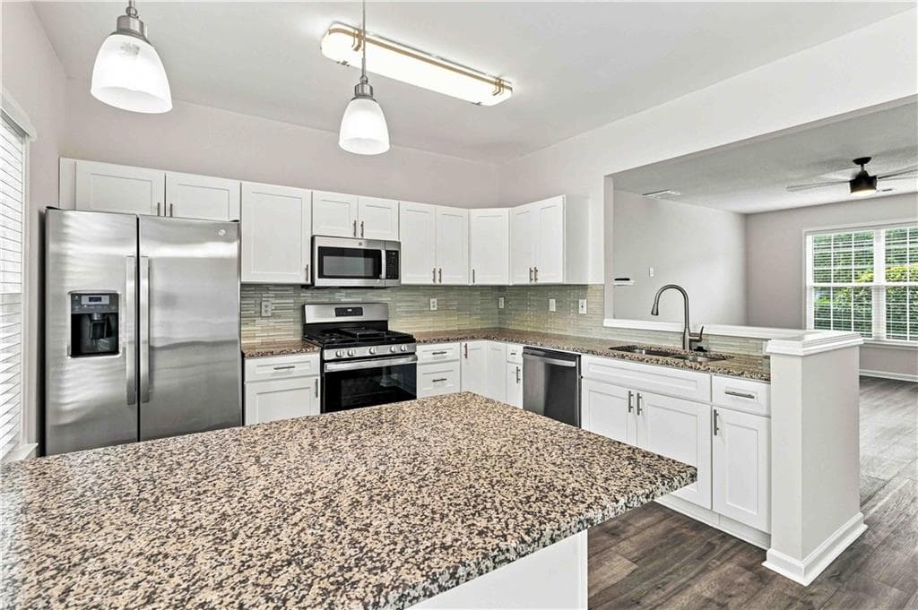 3 bedroom, 3 bathroom, 1,428 sq ft condominium under contract at 5510 Reps Trace, Norcross, GA 30071 — photo 6