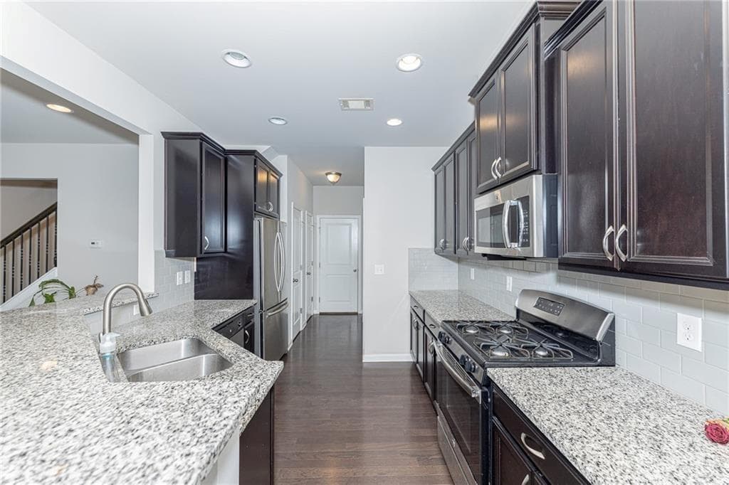 3 bedroom, 3 bathroom, 1,896 sq ft townhouse for sale at 2638 Village Park Bend, Duluth, GA 30096 — photo 8