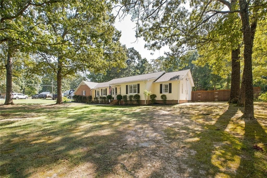4 bedroom, 2 bathroom, 2,251 sq ft single family residence for sale at 97 Oak Hill Drive, Rockmart, GA 30153 — photo 3