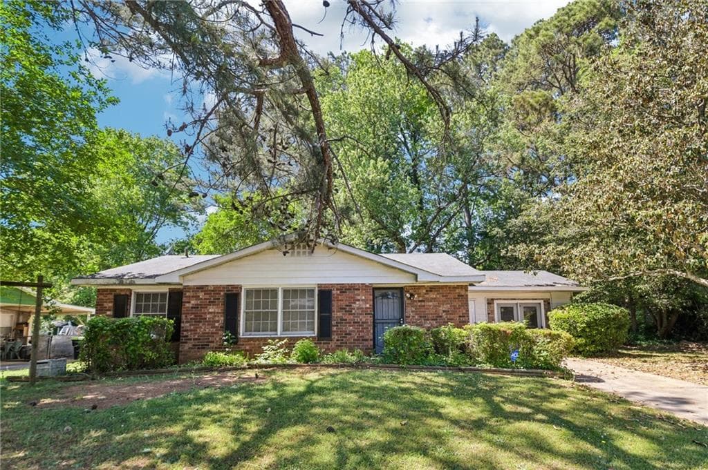 3 bedroom, 2 bathroom, 1,042 sq ft single family residence under contract at 1684 Pheasant Drive, Jonesboro, GA 30238