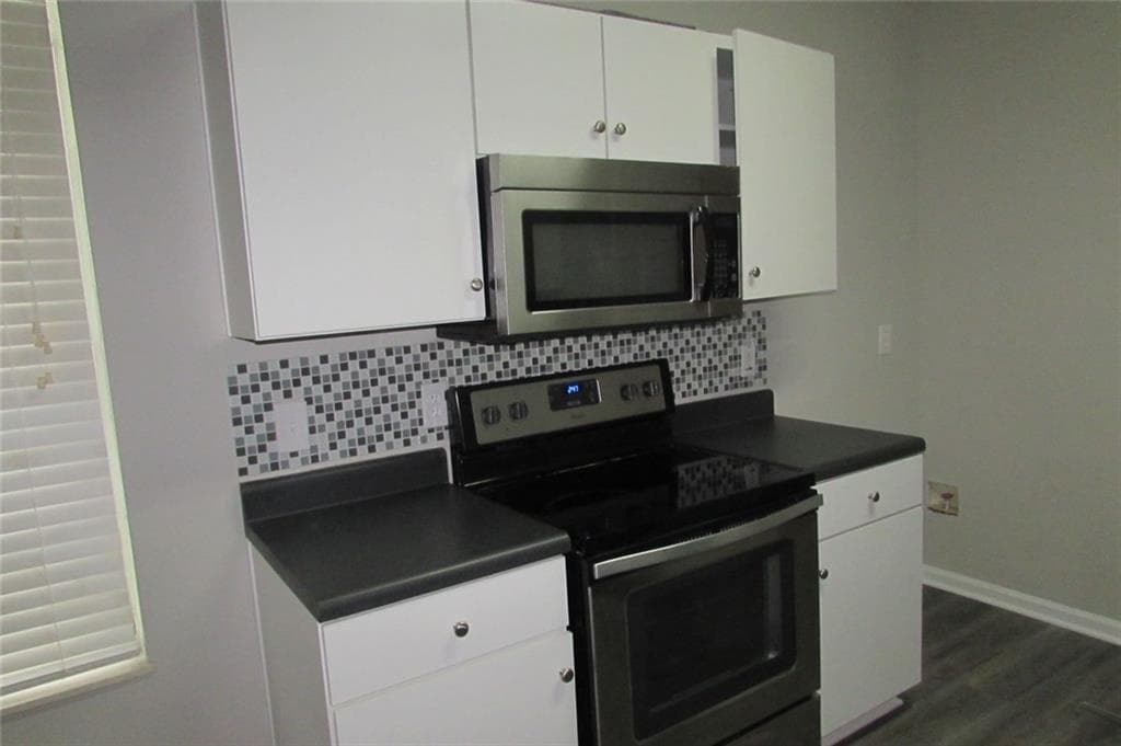 3 bedroom, 3 bathroom, 1,918 sq ft single family residence for sale at 5901 Ravensway Drive, Lithonia, GA 30058 — photo 8