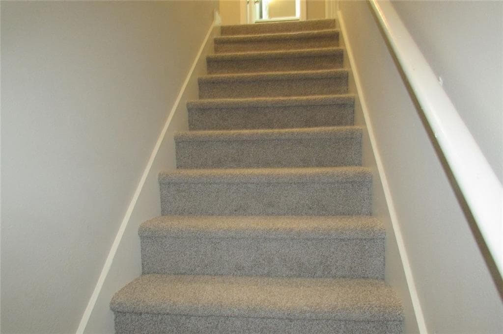 3 bedroom, 3 bathroom, 1,918 sq ft single family residence for sale at 5901 Ravensway Drive, Lithonia, GA 30058 — photo 9