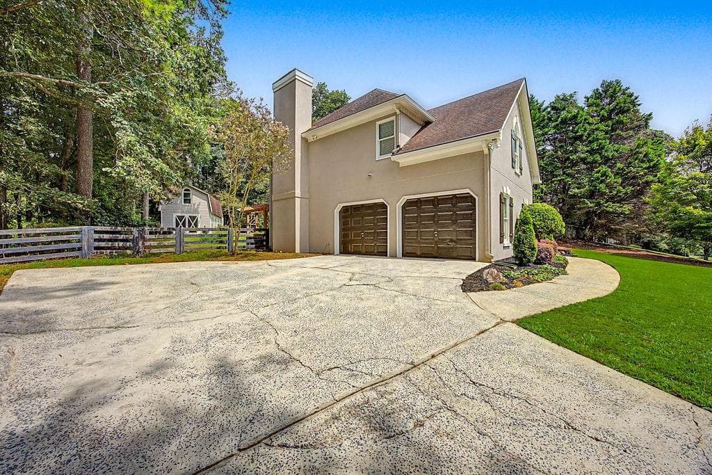 4 bedroom, 3 bathroom, 2,834 sq ft single family residence for sale at 2590 Grassview Drive, Milton, GA 30004 — photo 2