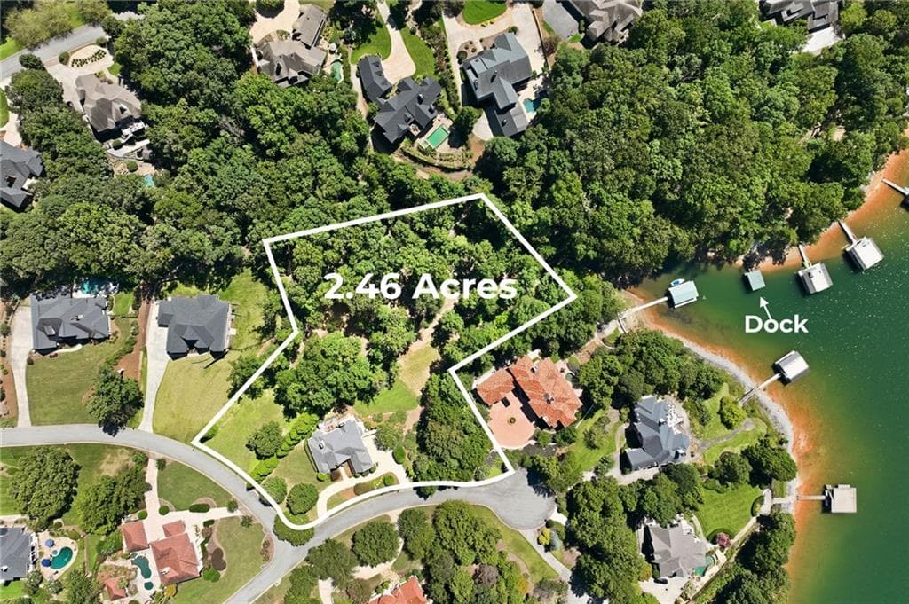 5 bedroom, 5 bathroom, 6,116 sq ft single family residence for sale at 5359 Point South Drive, Gainesville, GA 30504 — photo 4