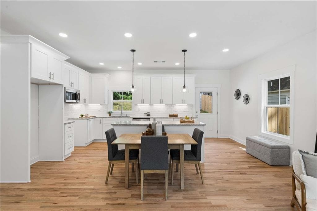 4 bedroom, 3 bathroom, 1,833 sq ft single family residence for sale at 544 Westmeath Drive, Atlanta, GA 30310 — photo 3
