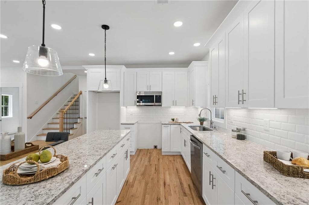4 bedroom, 3 bathroom, 1,833 sq ft single family residence for sale at 544 Westmeath Drive, Atlanta, GA 30310 — photo 5
