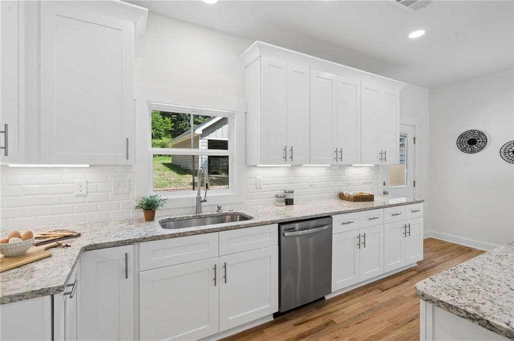 4 bedroom, 3 bathroom, 1,833 sq ft single family residence for sale at 544 Westmeath Drive, Atlanta, GA 30310 — photo 6