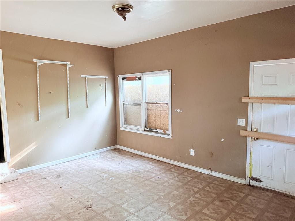 3 bedroom, 2 bathroom, 1,212 sq ft single family residence under contract at 1164 Dolphin Drive, Atlanta, GA 30311 — photo 6