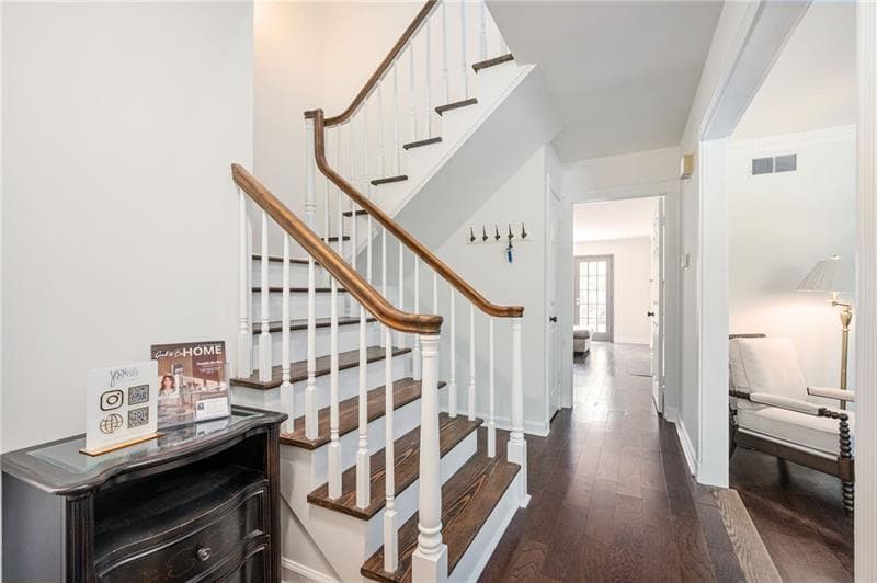 3 bedroom, 3 bathroom, 1,944 sq ft townhouse for sale at 1470 Leafmore Place, Decatur, GA 30033 — photo 2