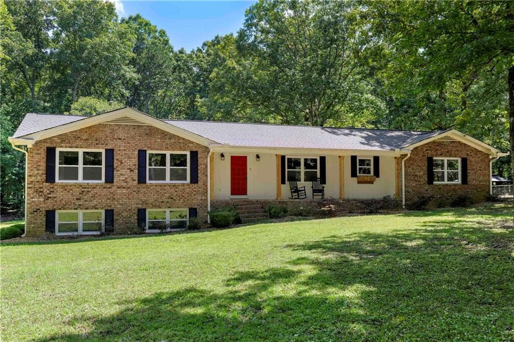 3 bedroom, 3 bathroom, 2,796 sq ft single family residence under contract at 211 Race Horse Drive, Summerville, GA 30747