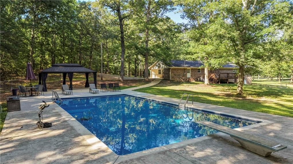 3 bedroom, 3 bathroom, 2,796 sq ft single family residence under contract at 211 Race Horse Drive, Summerville, GA 30747 — photo 2