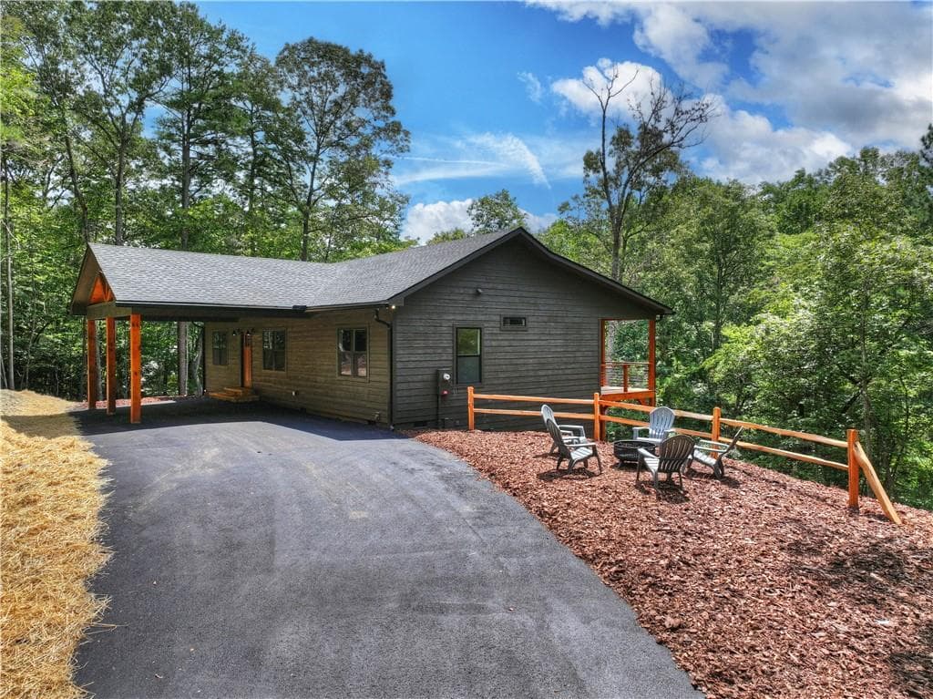 3 bedroom, 2 bathroom, 1,222 sq ft single family residence under contract at 274 Medina Court, Ellijay, GA 30540 — photo 3