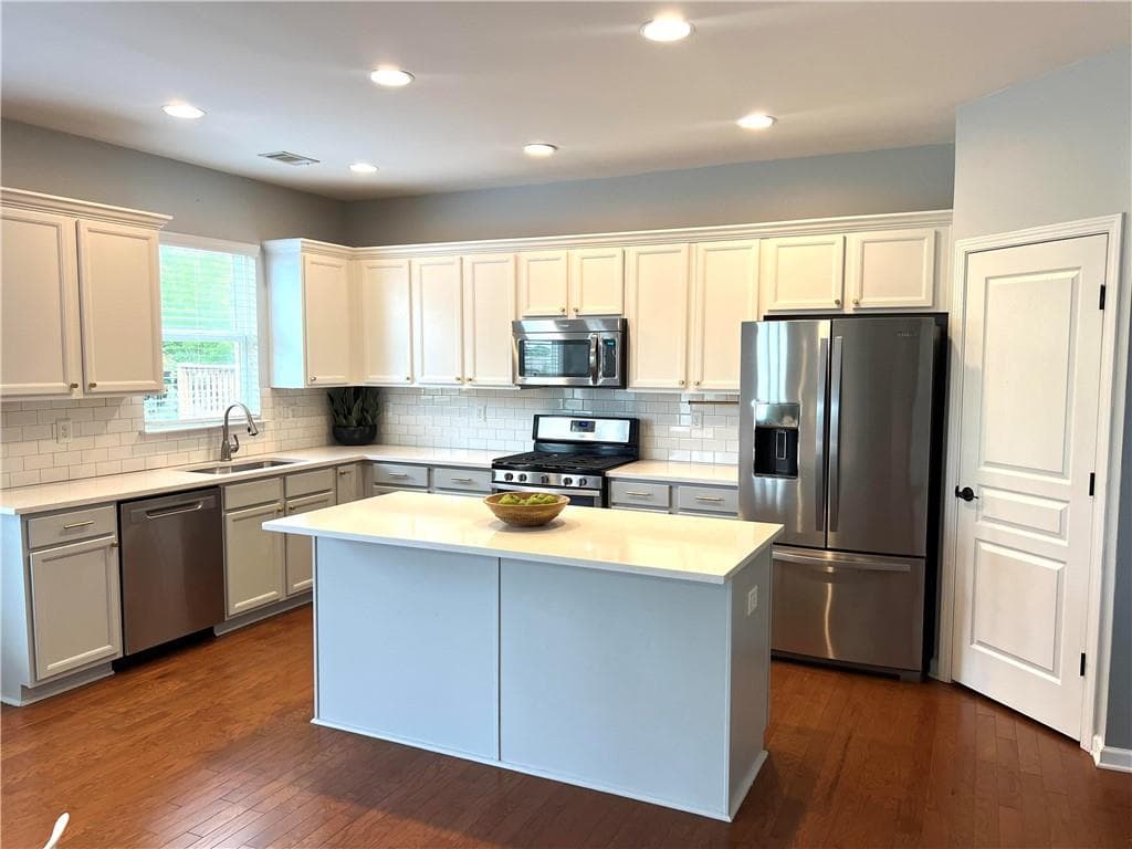 4 bedroom, 3 bathroom, 2,402 sq ft single family residence under contract at 713 Lorimore Pass, Canton, GA 30115 — photo 6