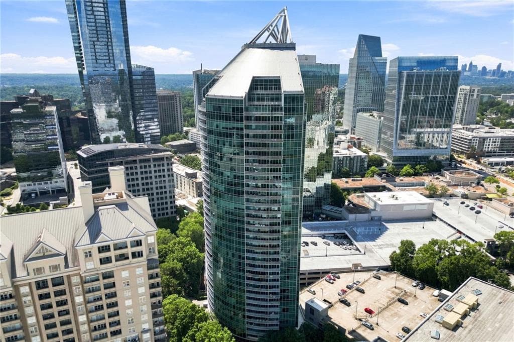1 bedroom, 1 bathroom, 781 sq ft condominium for sale at 3338 Peachtree Road 1804, Atlanta, GA 30326 — photo 2