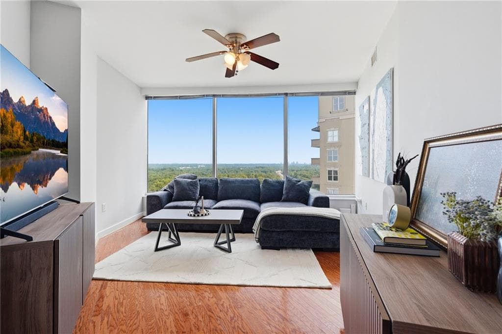 1 bedroom, 1 bathroom, 781 sq ft condominium for sale at 3338 Peachtree Road 1804, Atlanta, GA 30326 — photo 5