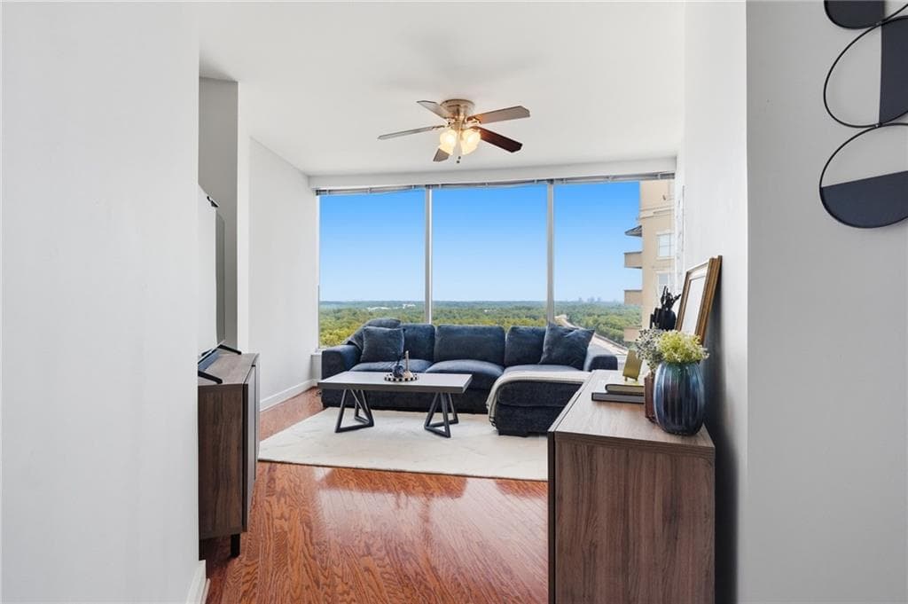1 bedroom, 1 bathroom, 781 sq ft condominium for sale at 3338 Peachtree Road 1804, Atlanta, GA 30326 — photo 6