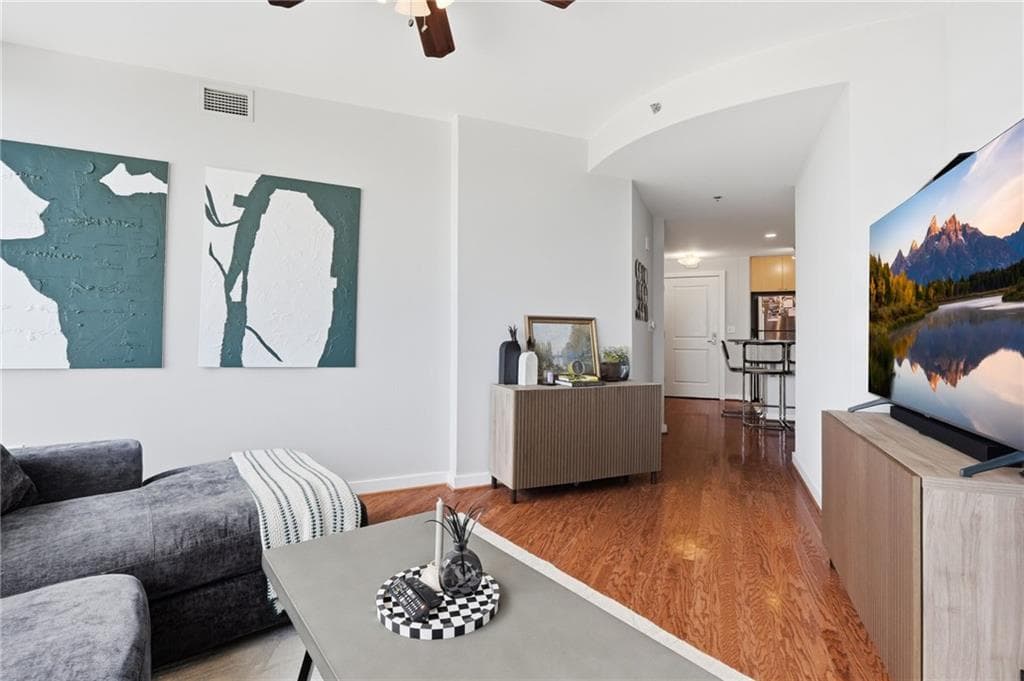 1 bedroom, 1 bathroom, 781 sq ft condominium for sale at 3338 Peachtree Road 1804, Atlanta, GA 30326 — photo 8