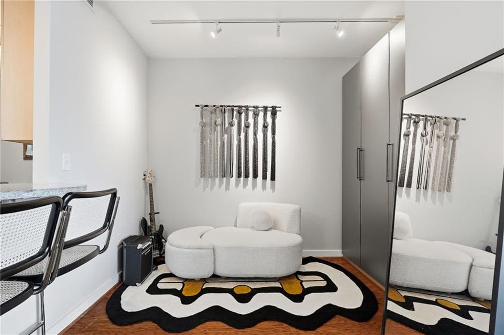 1 bedroom, 1 bathroom, 781 sq ft condominium for sale at 3338 Peachtree Road 1804, Atlanta, GA 30326 — photo 9
