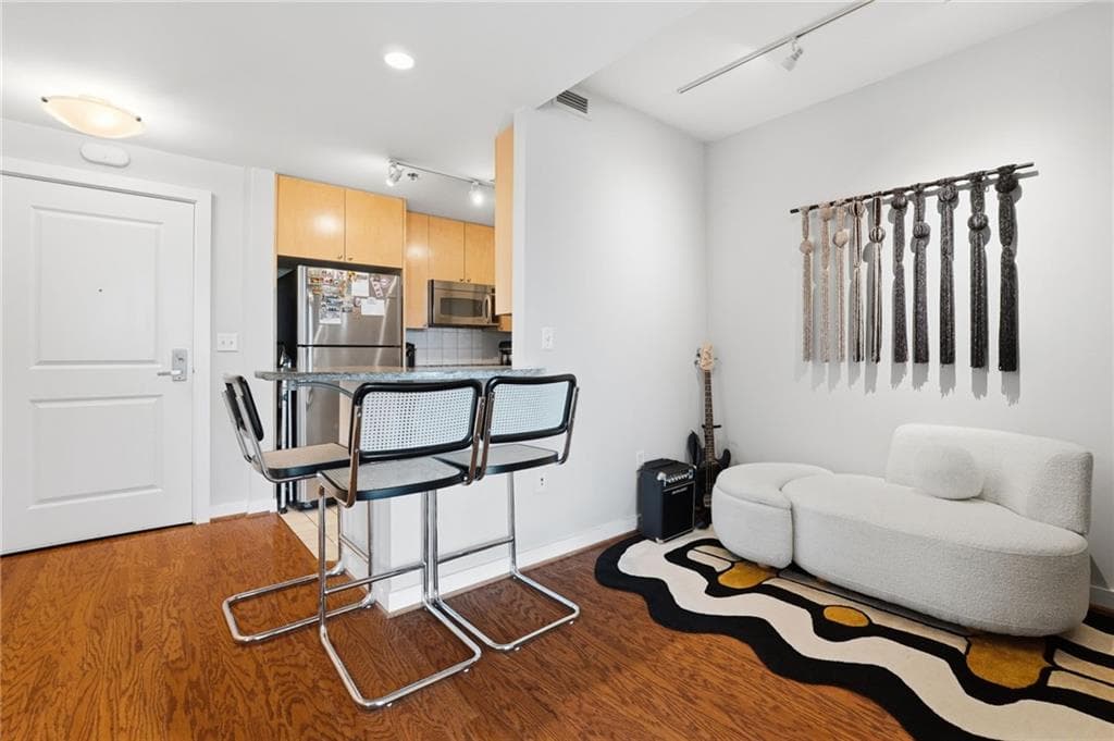 1 bedroom, 1 bathroom, 781 sq ft condominium for sale at 3338 Peachtree Road 1804, Atlanta, GA 30326 — photo 10