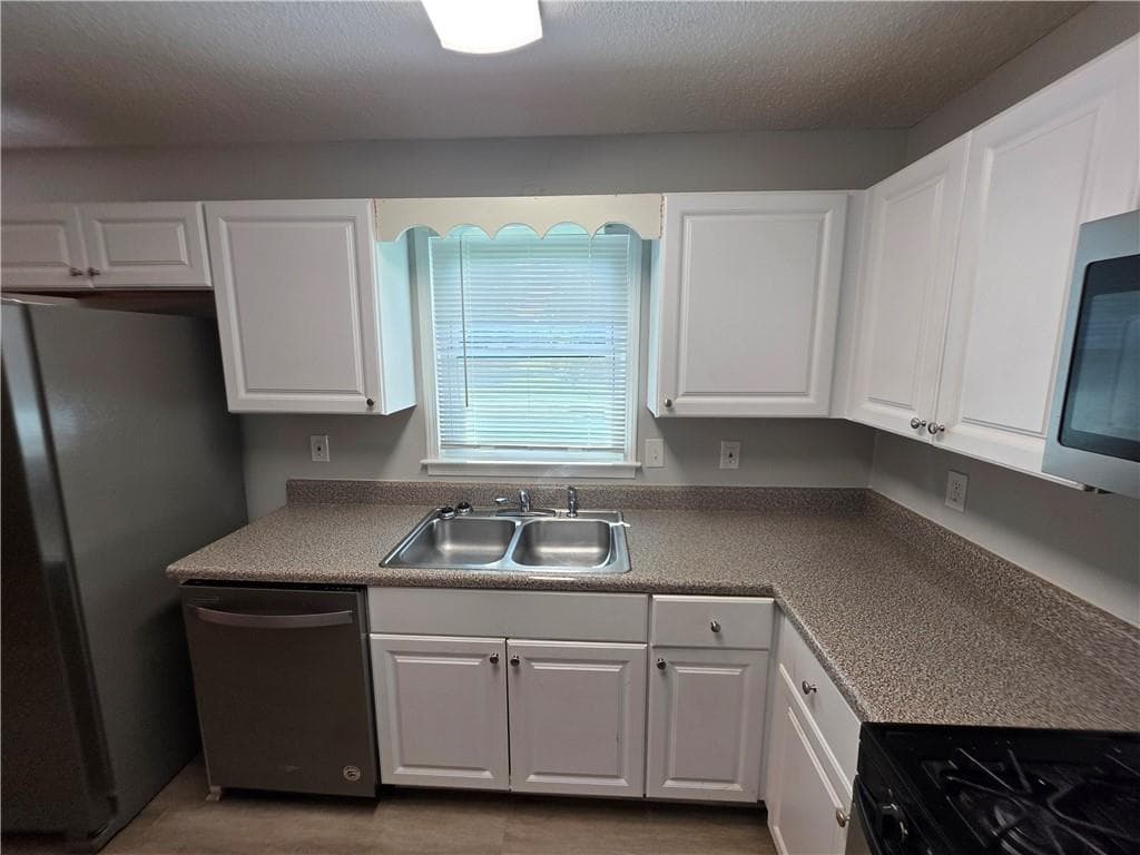 3 bedroom, 2 bathroom, 1,288 sq ft single family residence for sale at 17 Winchester Drive, Euharlee, GA 30145 — photo 4