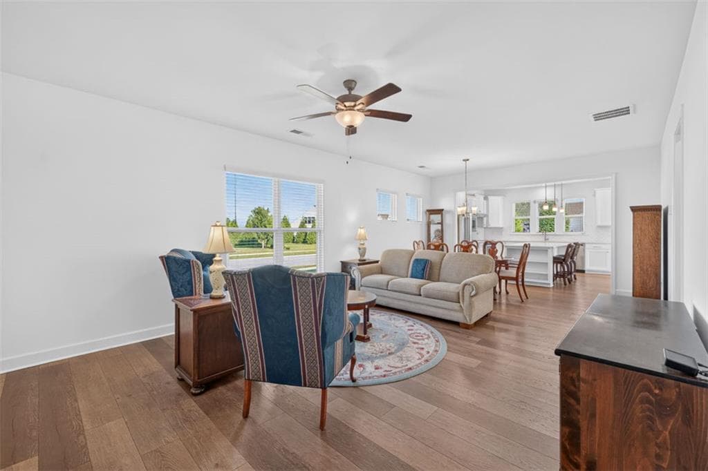 3 bedroom, 2 bathroom, 1,600 sq ft single family residence under contract at 5939 Rollingwood Way, Hoschton, GA 30548 — photo 3