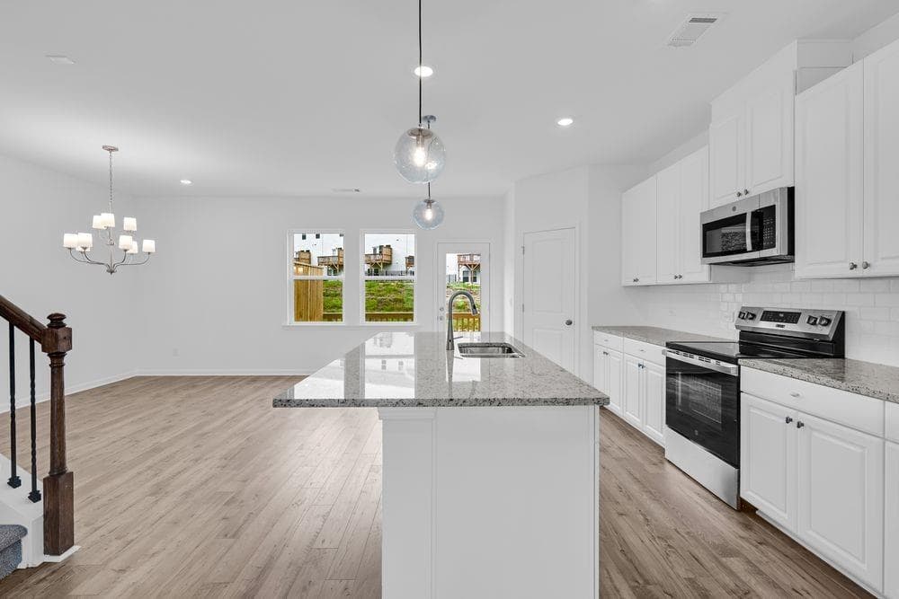 4 bedroom, 4 bathroom, 2,375 sq ft townhouse under contract at 2843 Rosehall Way, Lawrenceville, GA 30043 — photo 2