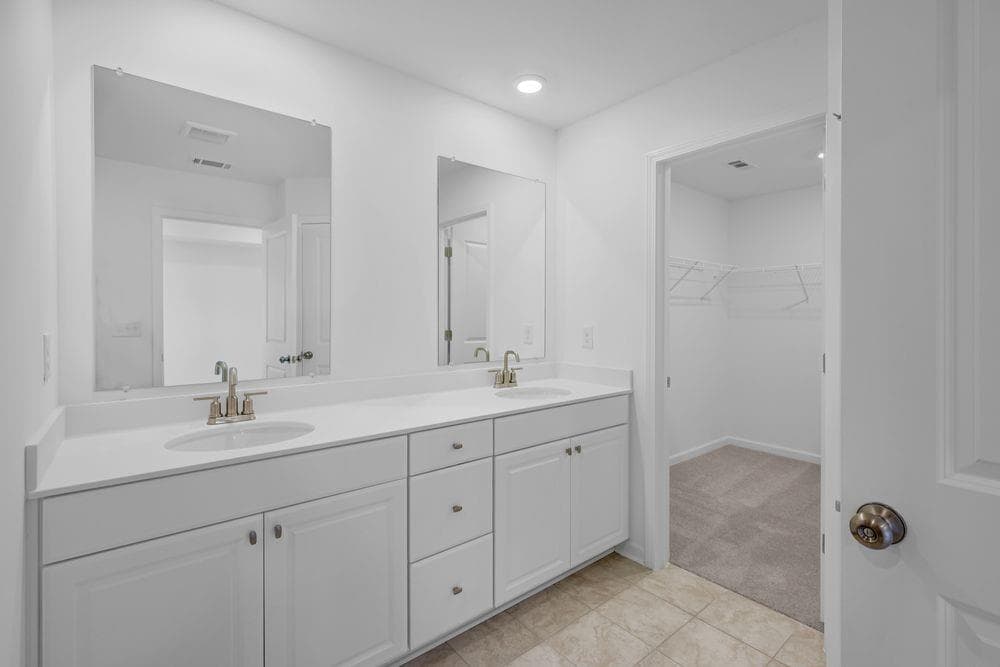 4 bedroom, 4 bathroom, 2,375 sq ft townhouse under contract at 2843 Rosehall Way, Lawrenceville, GA 30043 — photo 4