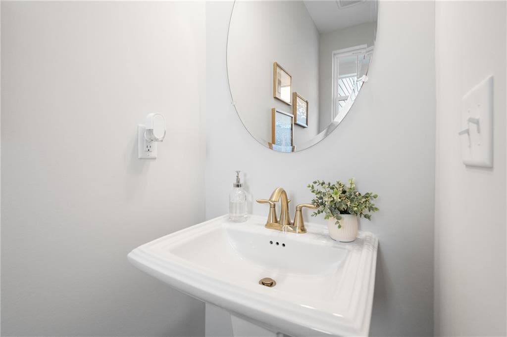 3 bedroom, 3 bathroom, 1,642 sq ft townhouse for sale at 532 Crown Ridge Drive, Emerson, GA 30120 — photo 3