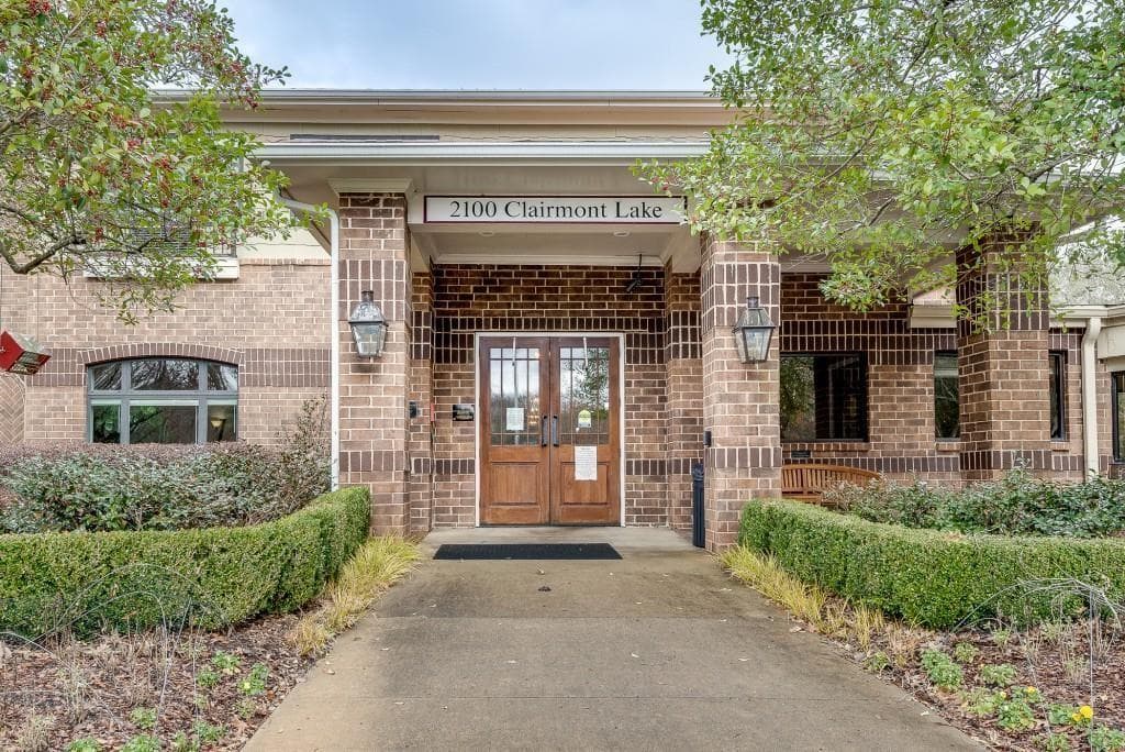 1 bedroom, 1 bathroom, 872 sq ft condominium for sale at 1800 Clairmont Lake A623, Decatur, GA 30033 — photo 3