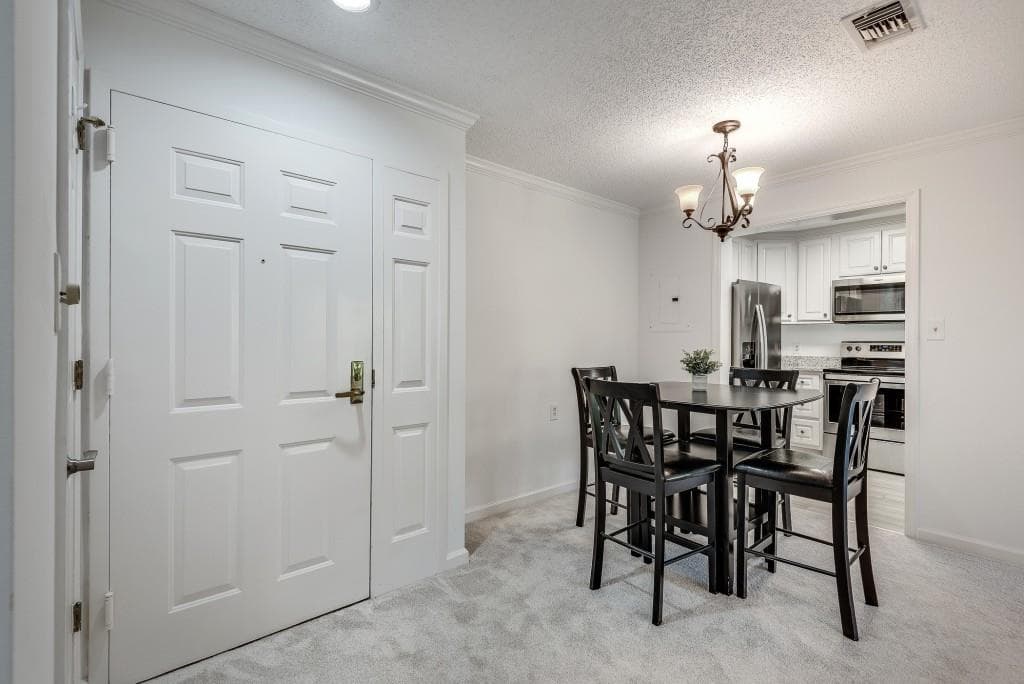 1 bedroom, 1 bathroom, 872 sq ft condominium for sale at 1800 Clairmont Lake A623, Decatur, GA 30033 — photo 10
