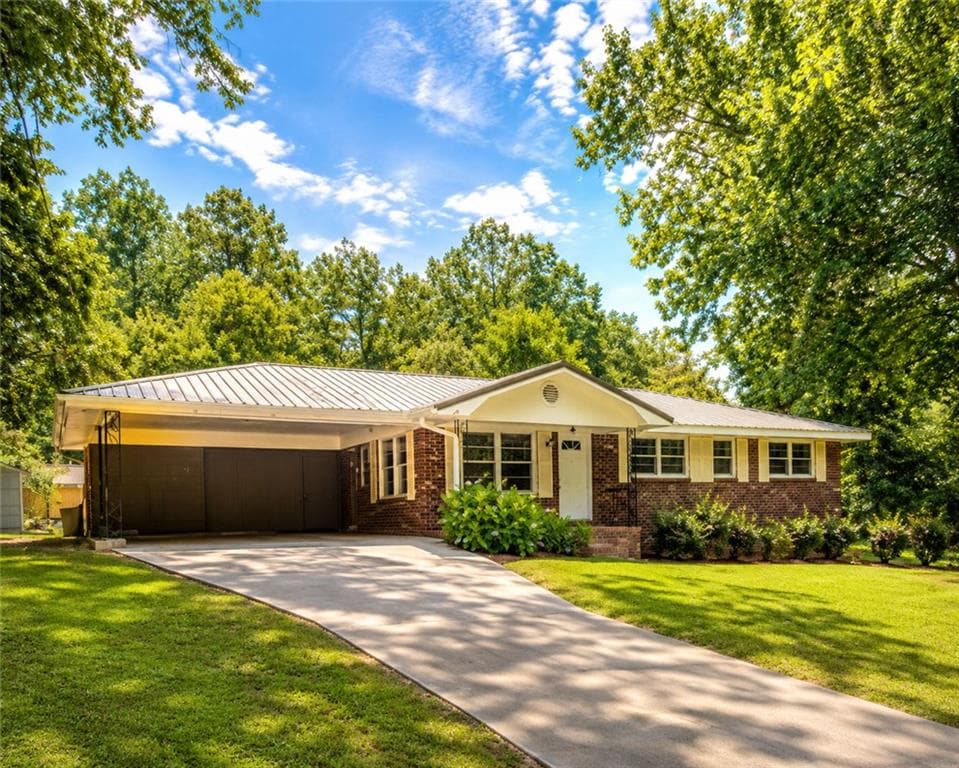 3 bedroom, 2 bathroom, 1,080 sq ft single family residence for sale at 203 Briarwood Drive, Dallas, GA 30132 — photo 2