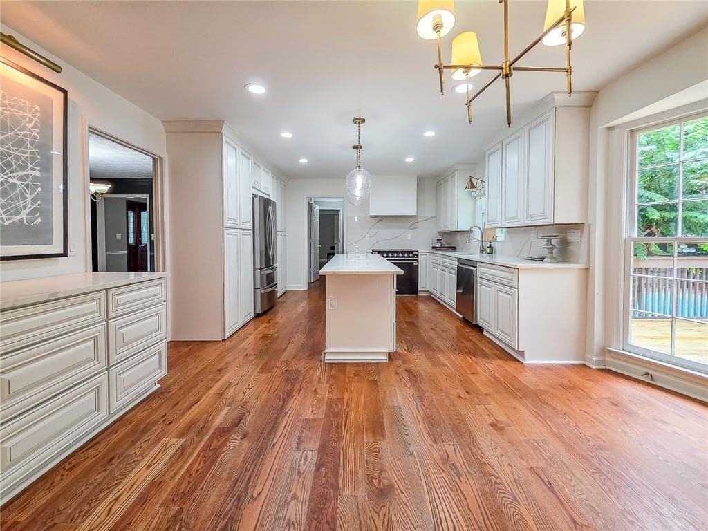 6 bedroom, 5 bathroom, 5,305 sq ft single family residence for sale at 5616 Broxton Circle, Peachtree Corners, GA 30092 — photo 8