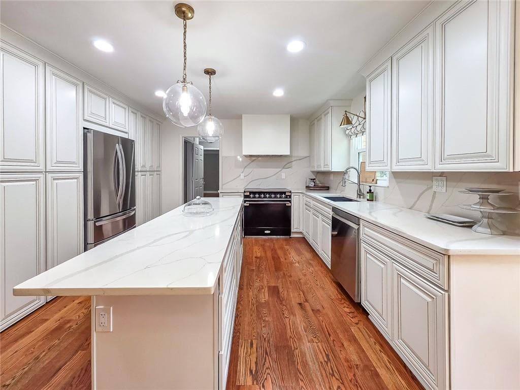 6 bedroom, 5 bathroom, 5,305 sq ft single family residence for sale at 5616 Broxton Circle, Peachtree Corners, GA 30092 — photo 9