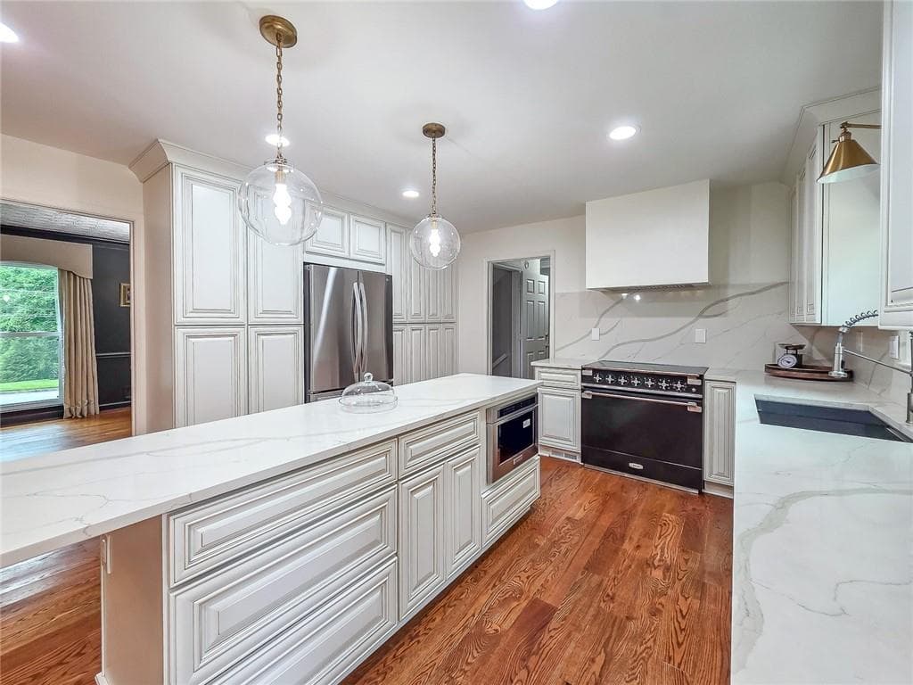 6 bedroom, 5 bathroom, 5,305 sq ft single family residence for sale at 5616 Broxton Circle, Peachtree Corners, GA 30092 — photo 10