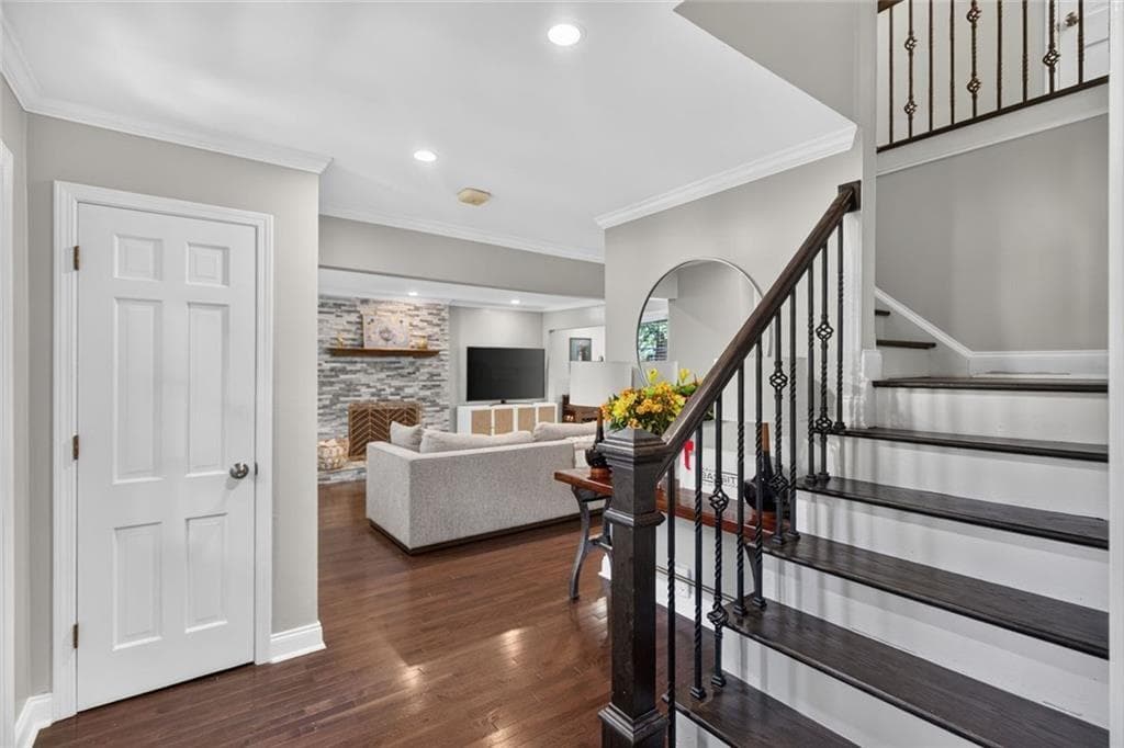 4 bedroom, 3 bathroom, 3,703 sq ft single family residence for sale at 4371 Vintage Lane, Dunwoody, GA 30338 — photo 2