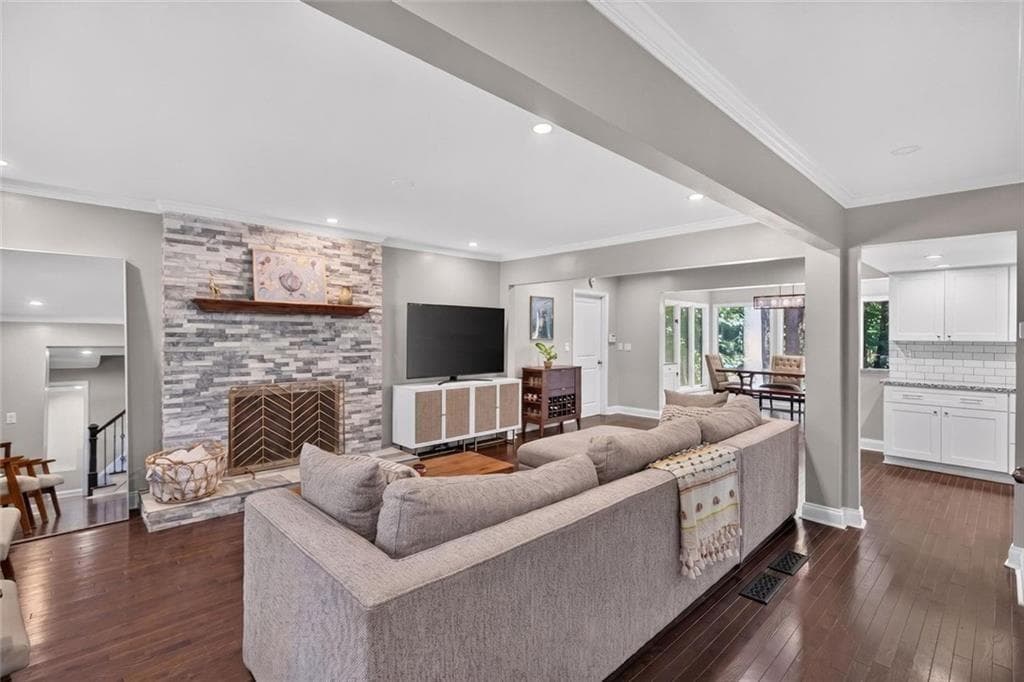 4 bedroom, 3 bathroom, 3,703 sq ft single family residence for sale at 4371 Vintage Lane, Dunwoody, GA 30338 — photo 3