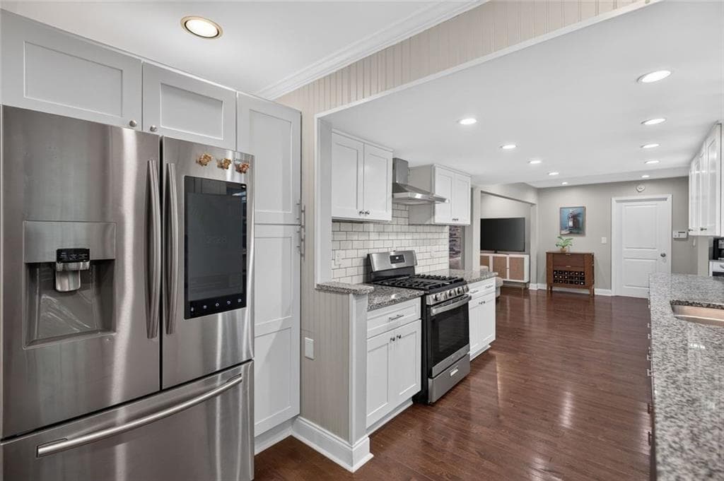 4 bedroom, 3 bathroom, 3,703 sq ft single family residence for sale at 4371 Vintage Lane, Dunwoody, GA 30338 — photo 5