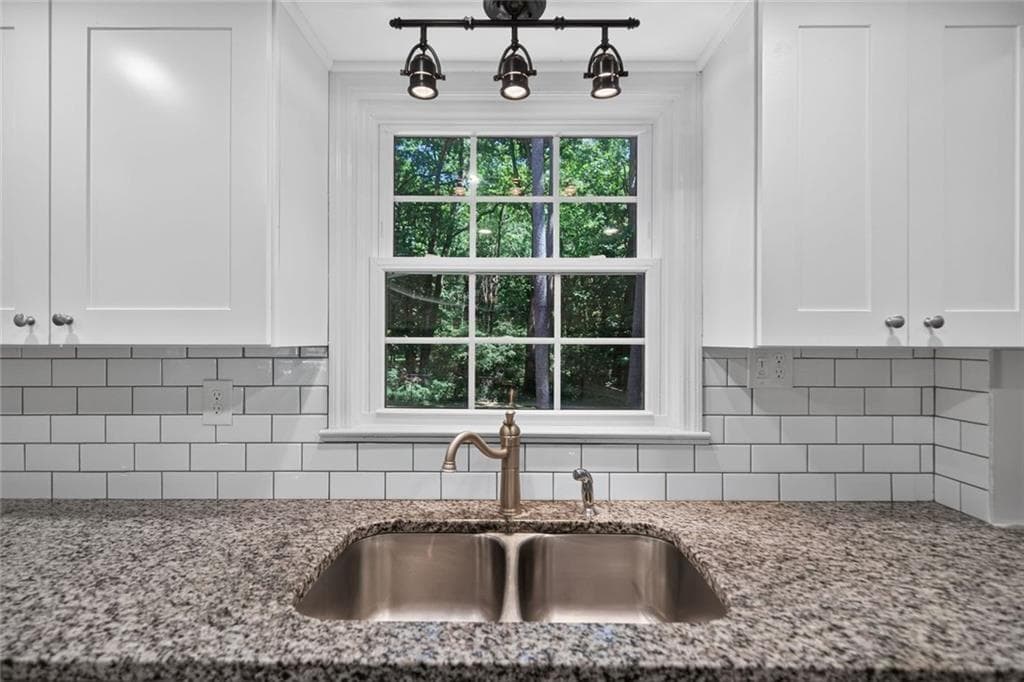 4 bedroom, 3 bathroom, 3,703 sq ft single family residence for sale at 4371 Vintage Lane, Dunwoody, GA 30338 — photo 7