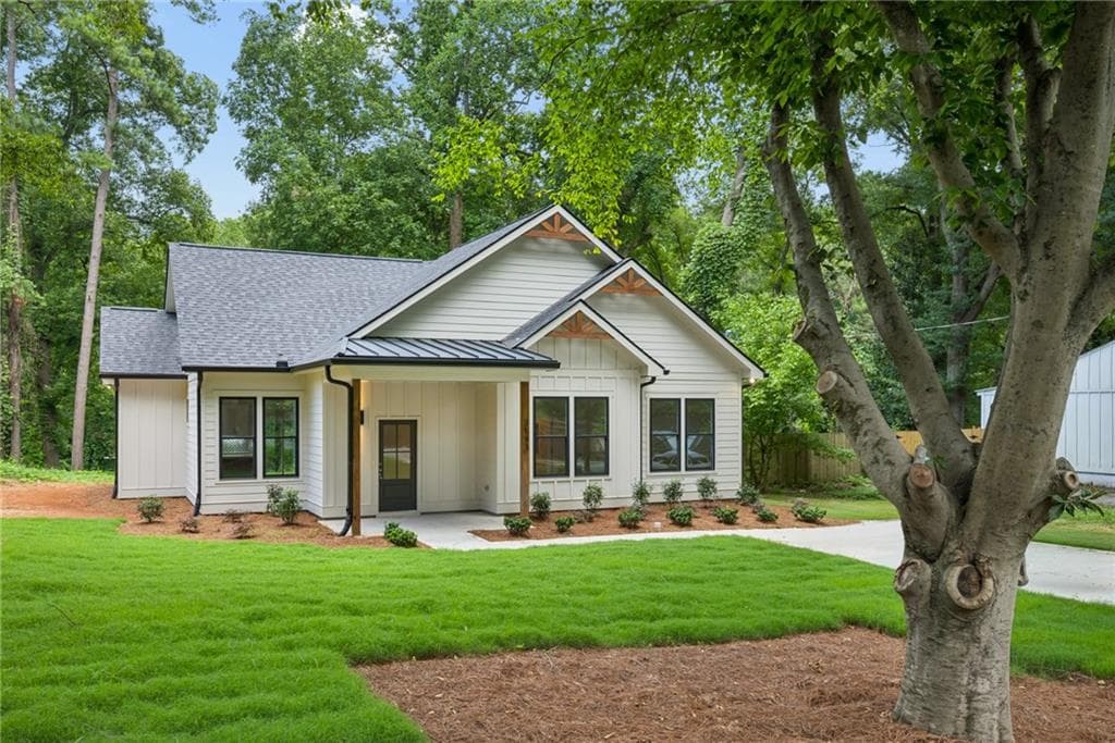 3 bedroom, 2 bathroom, 1,670 sq ft single family residence for sale at 2593 Abner Place, Atlanta, GA 30318 — photo 3
